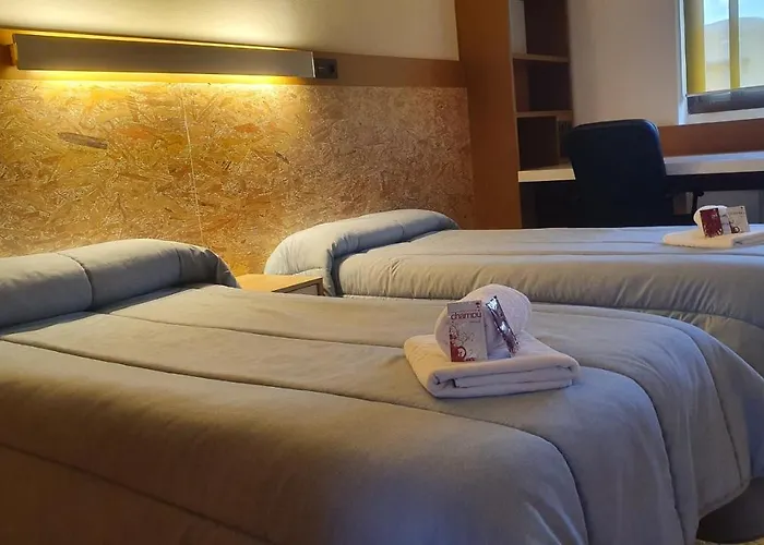 Peregrinos San Francisco De Asis אכסניה לאון